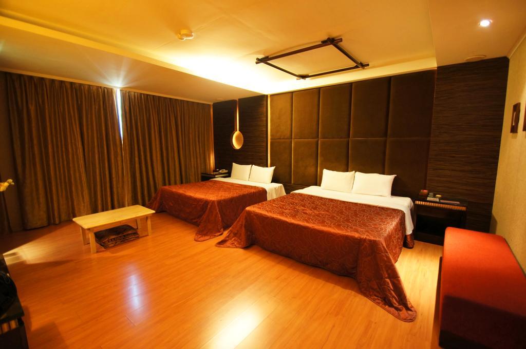 Beverly Garden Motel Chiayi Eksteriør bilde